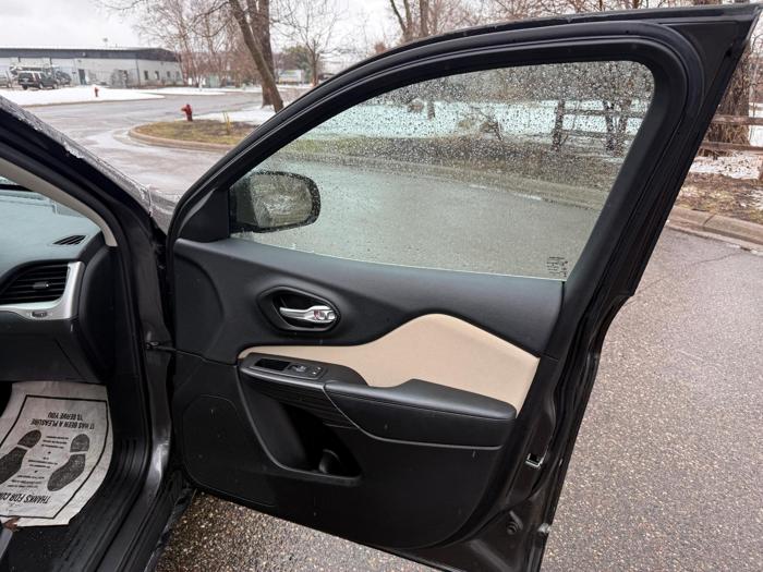 2015 jeep cherokee latitude with 100130 miles for sale near elk-river, minnesota 302e10a4260046bd87f0a473d7d08118.jpg