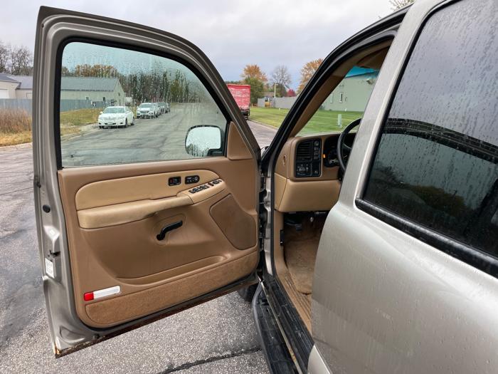 2000 chevrolet suburban k1500-4wd with 214094 miles for sale near elk-river, minnesota 302e213b36f24cc49851049c10ec59ae.jpeg