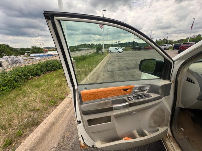 2008 chrysler town-&-country limited with 223234 miles for sale near savage, minnesota 310eb629ea3c4e11a6a752c52243d5b3.jpeg