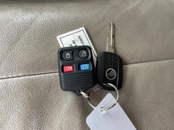 2010 mercury grand-marquis ls with 113562 miles for sale near elk-river, minnesota 312dfe5598634098a7f696e2e40a0dbf.jpeg