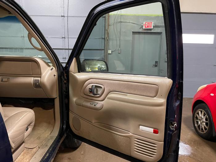 1997 chevrolet suburban with 191626 miles for sale near elk-river, minnesota 313119fa172243fd90fd82b566f9fb55.jpg