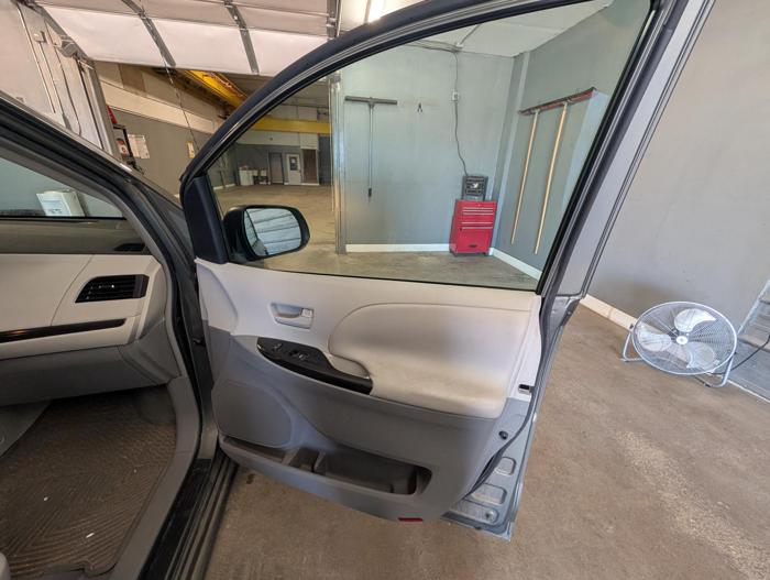 2011 toyota sienna le-8-pass-v6 with 180000 miles for sale near elk-river, minnesota 31c6c8e0254b4b6eba14c2e3afdf70b7.jpg