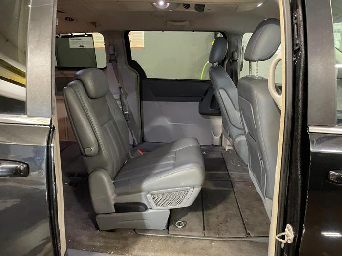 2008 chrysler town-and-country touring-signature with 172420 miles for sale near elk-river, minnesota 31d96bf7395445469d6ead86f13bbf5d.jpg