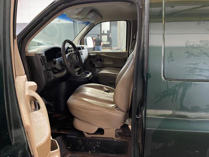 2003 chevrolet express 2500 with 401128 miles for sale near elk-river, minnesota 320eb42f41d949c1b84ccb6d65646702.jpg