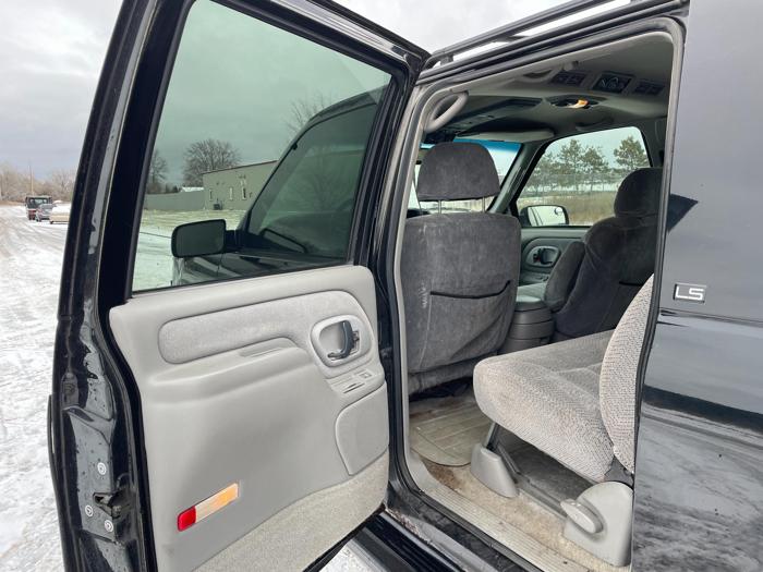 1996 chevrolet suburban with 227941 miles for sale near elk-river, minnesota 32110c02c751418582b3a65153e6e434.jpg