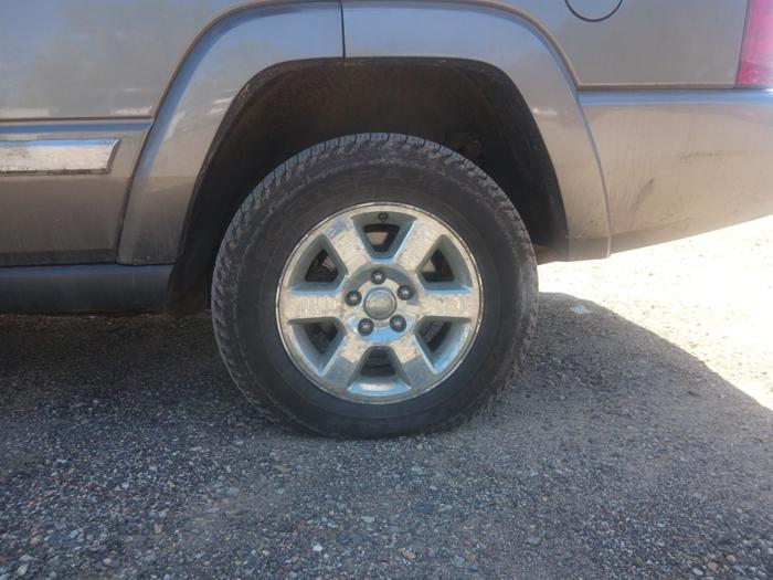 2007 jeep commander limited-4wd with 107317 miles for sale near elk-river, minnesota 3235d9896a224f7eb81735749cfa97a4.jpg