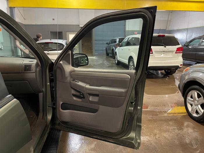2003 ford explorer xlt with 169676 miles for sale near elk-river, minnesota 32432e9de5a940dcabe62fd8aad18f56.jpg