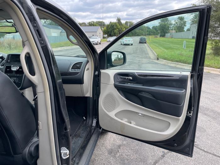 2016 chrysler town-&-country touring with 144645 miles for sale near elk-river, minnesota 32bb604c8f06413e97db002fffeef36a.jpeg