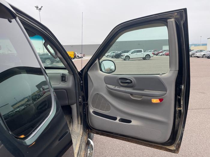 2002 ford f-150 xl-supercab-short-bed-4wd with 177669 miles for sale near redwood-falls, minnesota 333377f61de647ab89da45f3c266d15b.jpeg