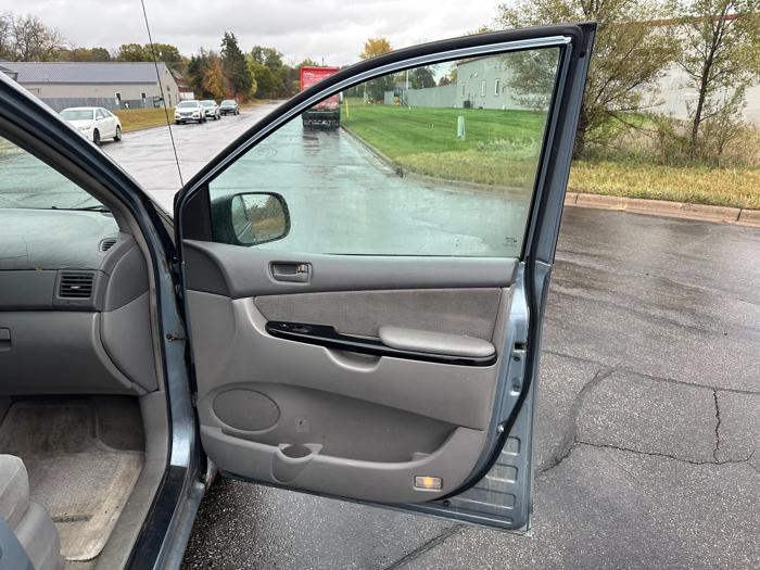 2004 toyota sienna le---7-passenger with 228430 miles for sale near elk-river, minnesota 335604db06894b94b653a21b6adbd9d4.jpg