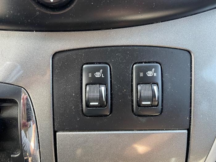 2004 toyota sienna xle-awd with 220628 miles for sale near shakopee, minnesota 337783280fc248b6b9eaf7f263264ac9.jpeg