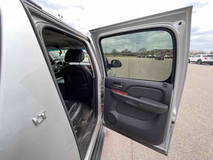 2011 chevrolet suburban lt-1500-4wd with 190440 miles for sale near redwood-falls, minnesota 33a3693d60494ea4a765b65cdbd44d46.jpeg