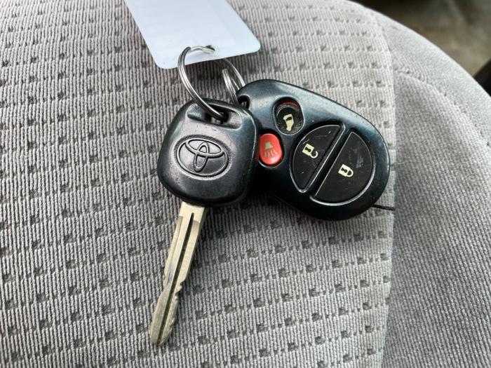2006 toyota sienna le-7-passenger with 256681 miles for sale near elk-river, minnesota 33d55569d1484761a0b2f8beef474343.jpeg
