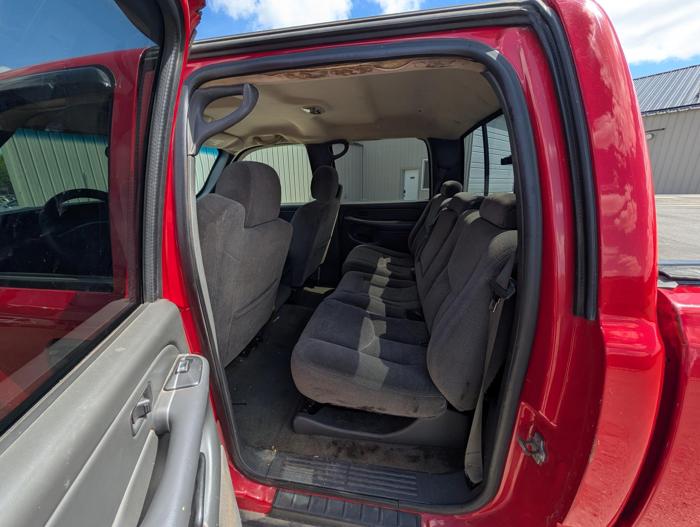2005 chevrolet silverado-2500hd work-truck-crew-cab-short-bed-4wd with 743212 miles for sale near elk-river, minnesota 34139c0276554713b33e50e3e4c2567e.jpg