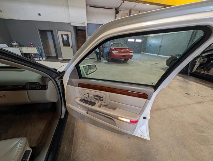 1999 cadillac deville delegance with 107372 miles for sale near elk-river, minnesota 35cfe8211152406ab5134c3976b40a26.jpg