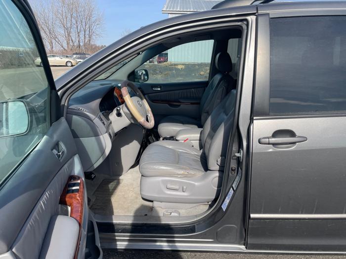 2004 toyota sienna xle-awd with 220628 miles for sale near shakopee, minnesota 35f28aa275324e44a6de743c739dbfef.jpeg