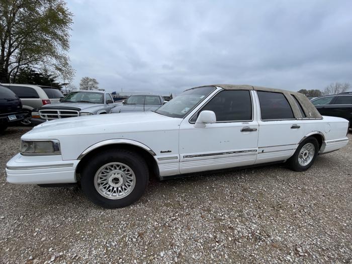 1997 lincoln town-car sel with 257716 miles for sale near elk-river, minnesota 360fc37eb9934afbbb84c58c2540d422.jpg