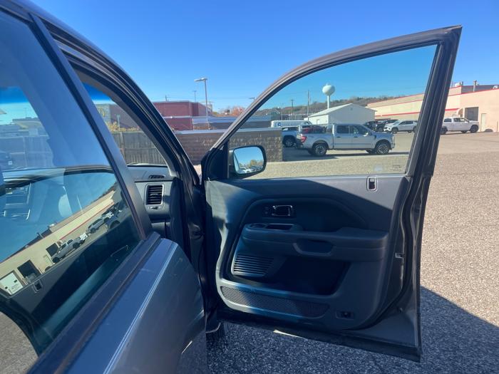 2007 honda pilot lx-4wd with 190634 miles for sale near rochester, minnesota 37c47488d97c44fabd2cc5ac4614358a.jpeg