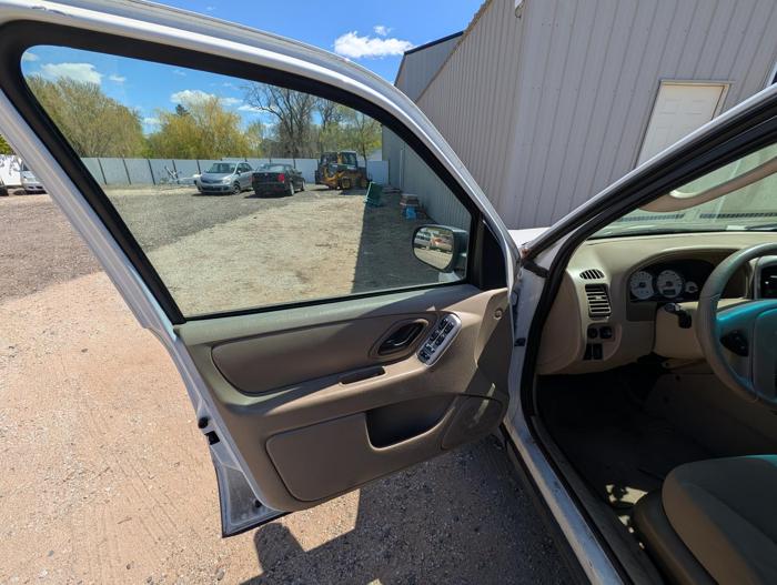 2005 ford escape xlt-4wd with 181896 miles for sale near elk-river, minnesota 381c8958054c43259cdf2963f5480a7a.jpg