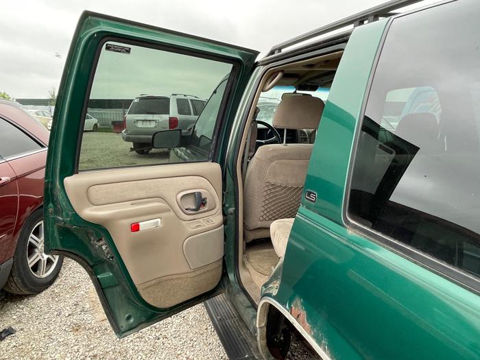 1999 chevrolet tahoe 4-door-4wd with 193393 miles for sale near elk-river, minnesota 38484dc9d63e4138aa659454806a6a65.jpeg
