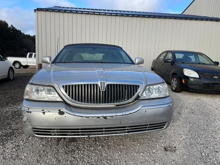 2005 lincoln town-car with 210142 miles for sale near elk-river, minnesota 3850352a0bf54438b69318e0d3f8af31.jpg