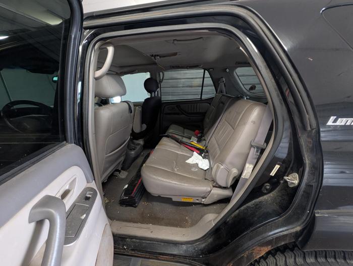 2002 toyota sequoia limited-4wd with 216240 miles for sale near elk-river, minnesota 394b2ab1498d445cabca9732d4561a92.jpg