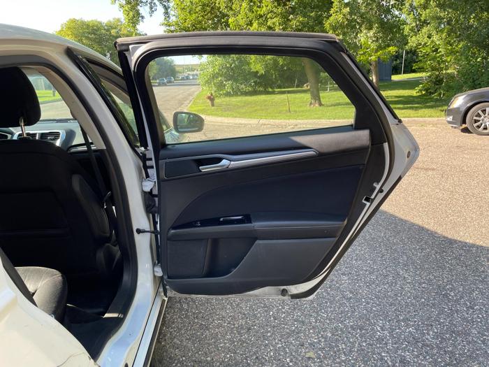 2015 ford fusion se with 207056 miles for sale near burnsville, minnesota 39a0ac5e17d54dcc9586506a897e0824.jpg