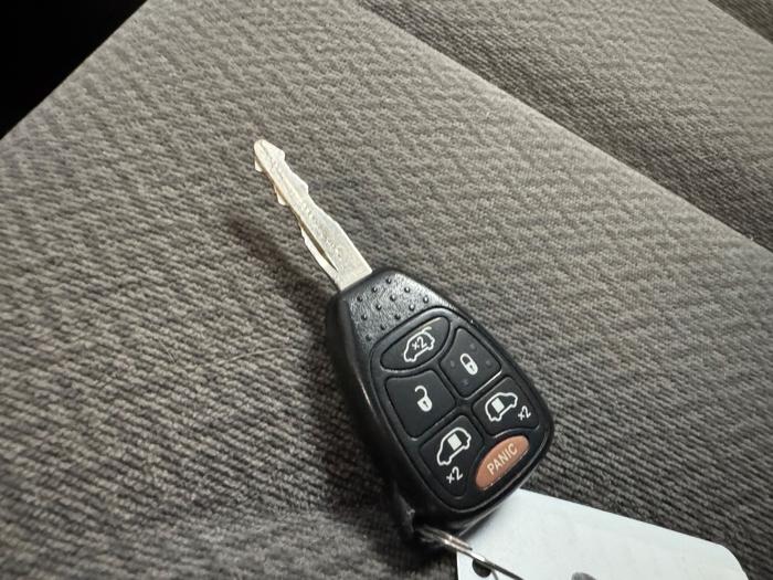 2007 chrysler town-&-country touring with 155270 miles for sale near elk-river, minnesota 39e1fccf8e4f467093874c554bbfe427.jpeg