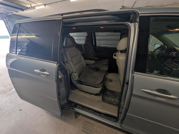 2009 honda odyssey ex-l with 232507 miles for sale near elk-river, minnesota 3a17b67d3f164007a6c99534a367125d.jpg