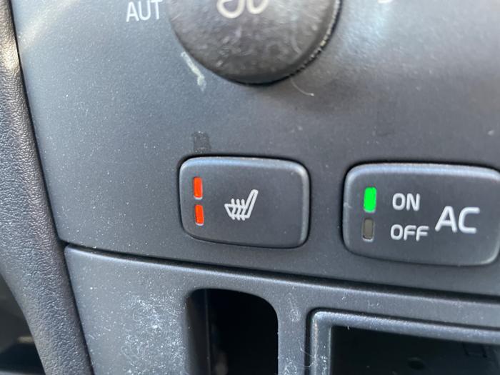 2001 volvo s40 sedan with 144822 miles for sale near elk-river, minnesota 3aaad6df07d544b5aff6afcb44d8c11d.jpeg