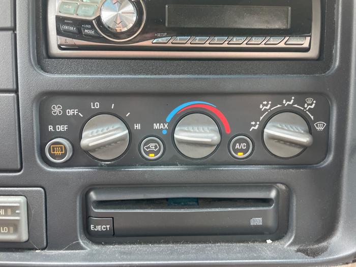 1999 chevrolet tahoe 4-door-4wd with 193393 miles for sale near elk-river, minnesota 3b022bcbc20f44eabb76d12a3f278f73.jpeg