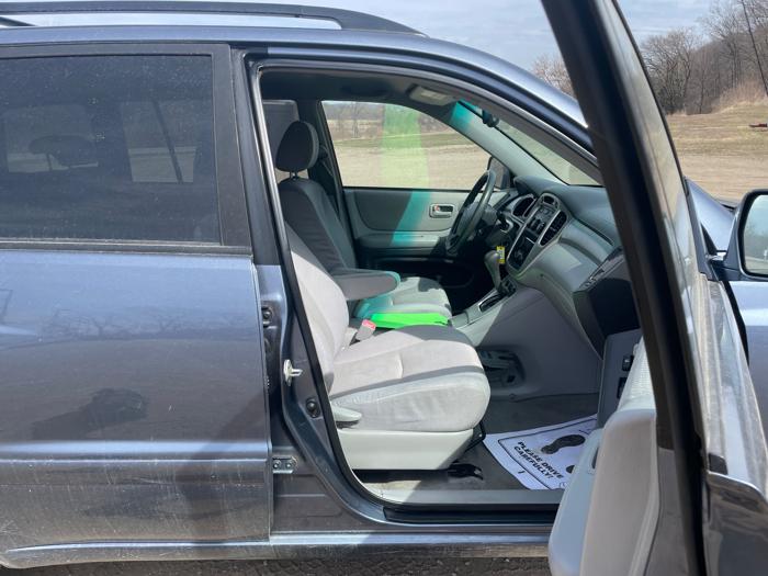 2004 toyota highlander v6-2wd with 250421 miles for sale near jordan, minnesota 3b4f7a43e45e42a8ab6ec3dded6f8b93.jpeg