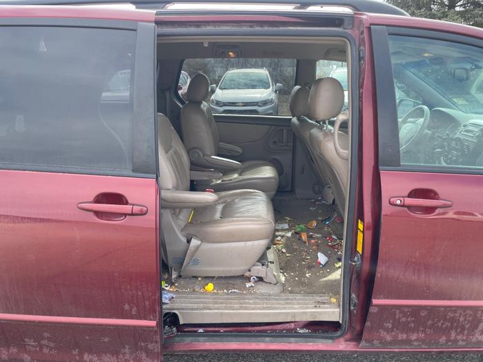 2004 toyota sienna le---7-passenger with 225351 miles for sale near fridley, minnesota 3b5d1bb9adb34573bc490688de7b4524.jpeg