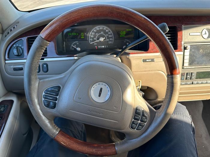 2004 lincoln town-car ultimate-l with 179159 miles for sale near elk-river, minnesota 3c4c13bd38e24e8b913f2aaac1bf2ee8.jpeg