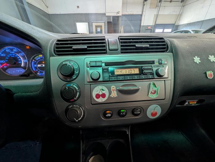 2004 honda civic-hybrid sedan-with-cvt with 142924 miles for sale near elk-river, minnesota 3c7ad5da49ac4d7fa00e92b1ff9f9a5f.jpg