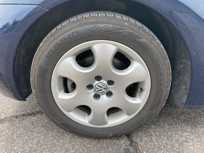 2003 volkswagen new-beetle gls-2.0l-convertible with 105377 miles for sale near elk-river, minnesota 3cd808ac759b4620be9e9860e56f929f.jpeg
