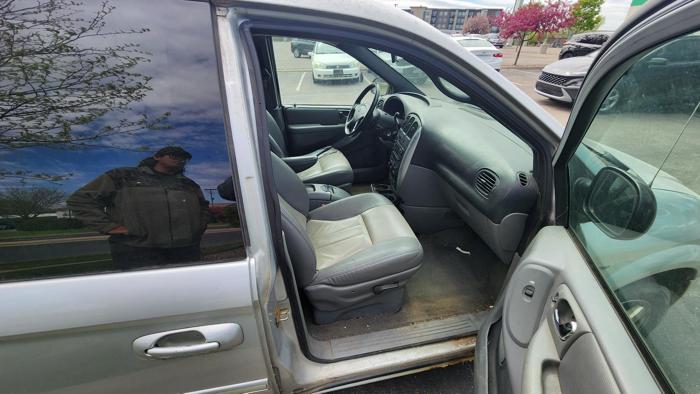2004 dodge grand-caravan sxt with 275900 miles for sale near burnsville, minnesota 3ce43443c98f408b83316c0b0c5ed722.jpg