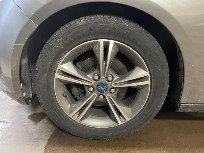 2014 ford focus se-sedan with 99529 miles for sale near elk-river, minnesota 3d52de257bb44d729286295ad896a2c3.jpg