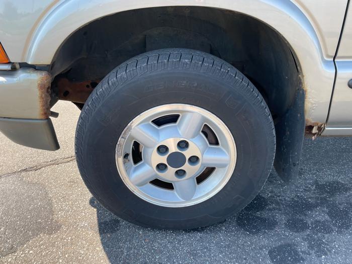 2004 chevrolet s-10 crew-cab-4wd-ls with 188749 miles for sale near elk-river, minnesota 3e4f79a4574047d88b5f0f469c0f7838.jpeg