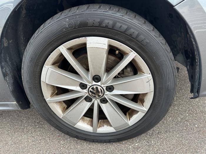 2015 volkswagen jetta se-6a with 149303 miles for sale near burnsville, minnesota 3e86964a46764914a61100860a0d6b33.jpeg