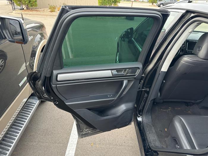 2014 volkswagen touareg vr6-lux with 142869 miles for sale near burnsville, minnesota 3ea2233a38f04a188dbdd1a9adb72155.jpeg