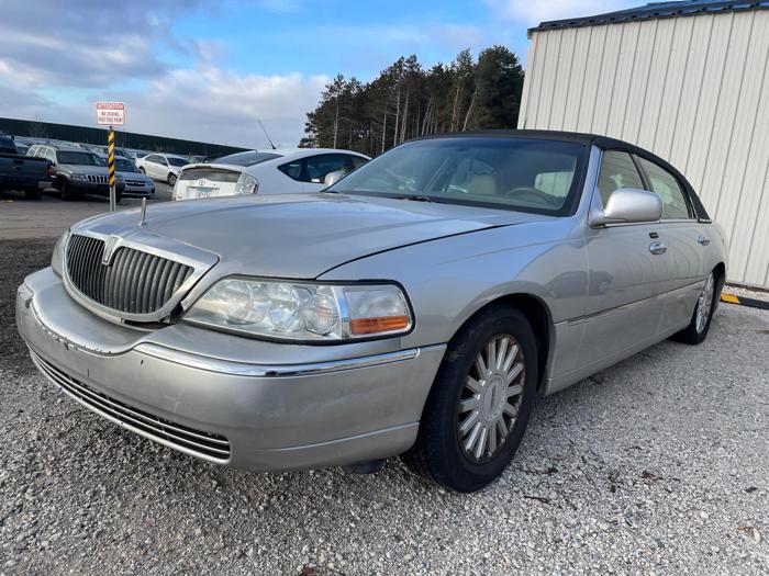 2005 lincoln town-car with 210142 miles for sale near elk-river, minnesota 3ee5d2c37bab4ca797f58615acd08773.jpg