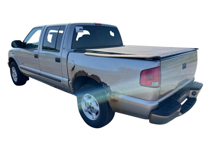 2004 chevrolet s-10 crew-cab-4wd-ls with 188749 miles for sale near elk-river, minnesota 3f0e59420459491294fe8b0fa610c3ca.jpg