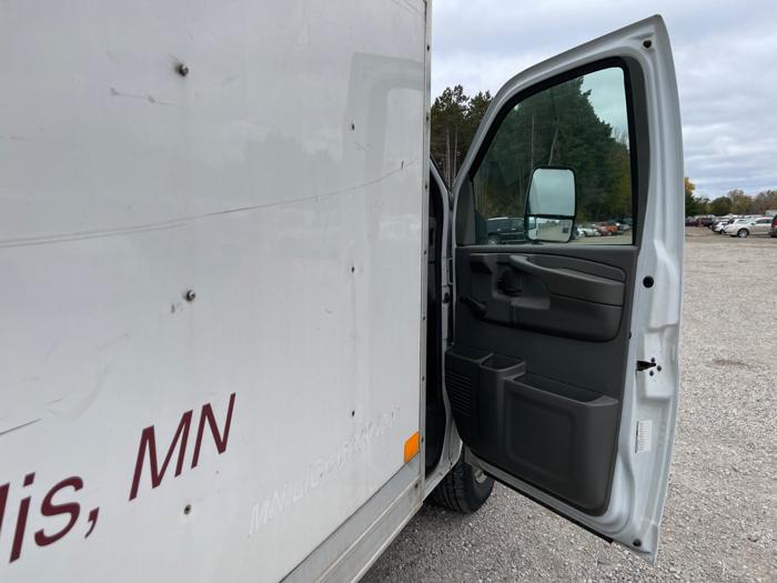 2006 chevrolet express g3500 with 121772 miles for sale near elk-river, minnesota 401dc9314de941d8aff2c1a7ea316998.jpeg