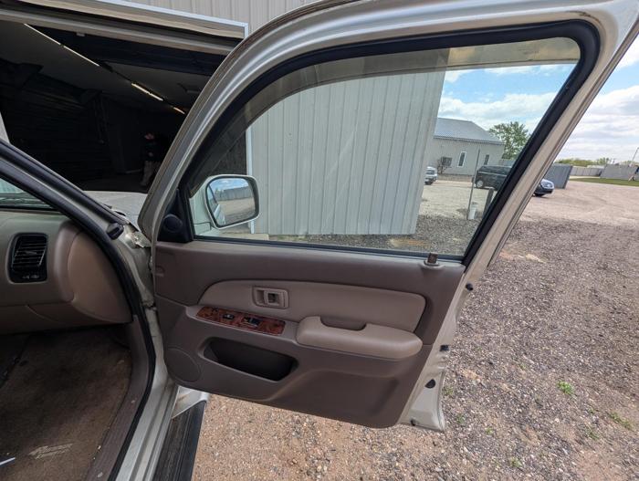 2000 toyota 4runner limited-4wd with 135832 miles for sale near elk-river, minnesota 40fd9324c48041859c8e6e3066450e8e.jpg
