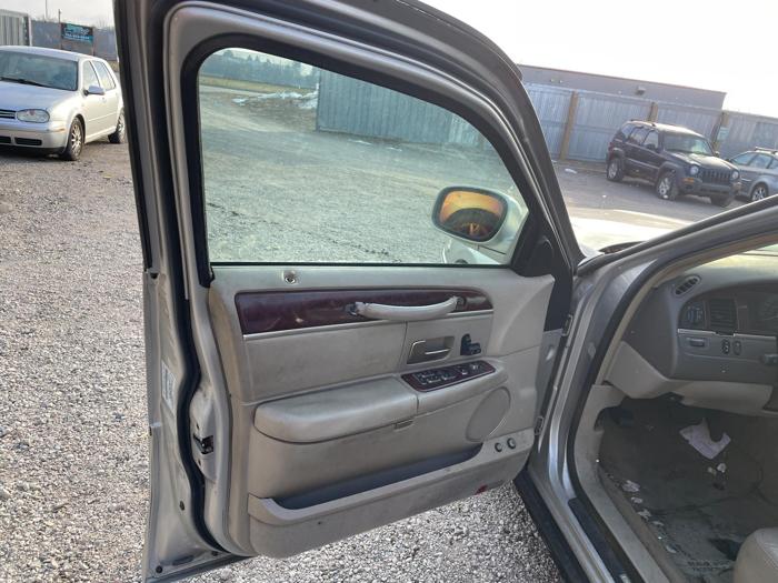 2005 lincoln town-car with 210142 miles for sale near elk-river, minnesota 41d761161f104bddb6601519fbc8ca2b.jpg