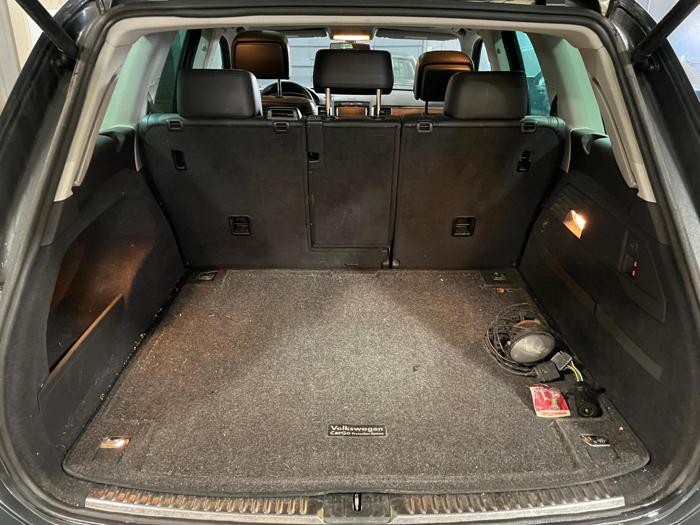 2012 volkswagen touareg lux with 249274 miles for sale near elk-river, minnesota 43a3850804404294a232e5246659c587.jpg