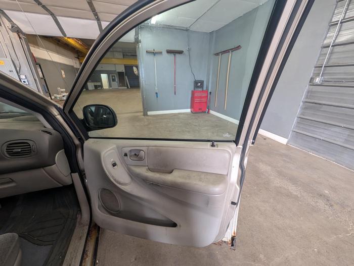 2006 chrysler town-&-country base with 224797 miles for sale near elk-river, minnesota 43f16425c2d447dfb7560eeda40b6630.jpg