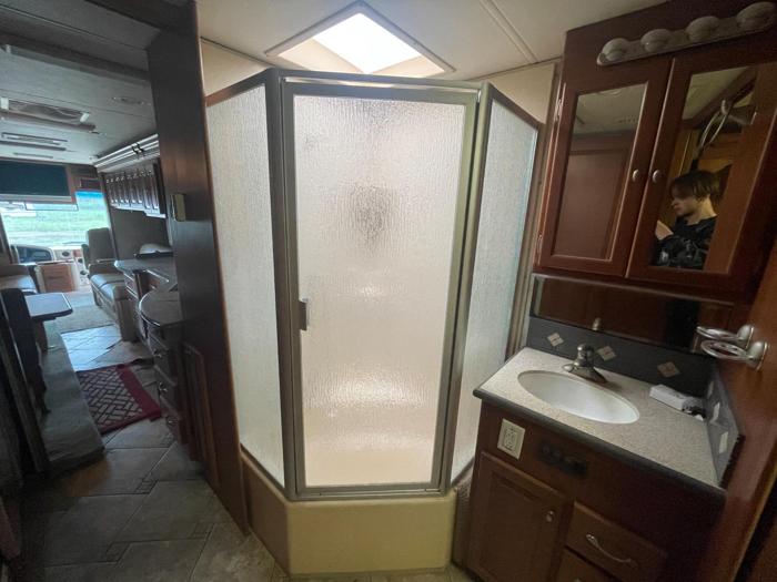 2006 freightliner x-line-motorhome - with 27483 miles for sale near elk-river, minnesota 440fa803357a4e72a1506ac5213c90c8.jpg