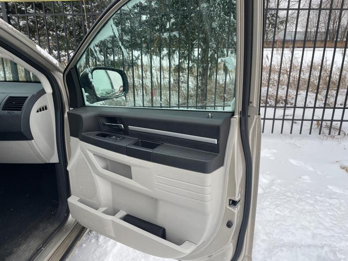 2008 dodge caravan-grand-caravan sxt with 195930 miles for sale near elk-river, minnesota 4443b1e2a8e0453c8968688d6d3a0c54.jpg